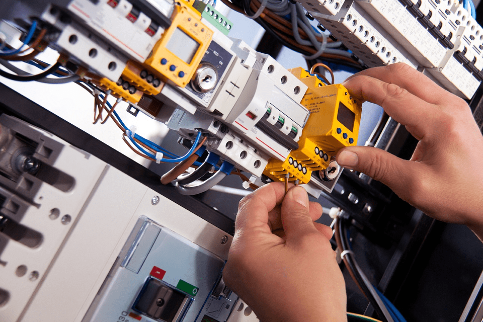 Making Sure the Electrical Company You Hire Has Insurance