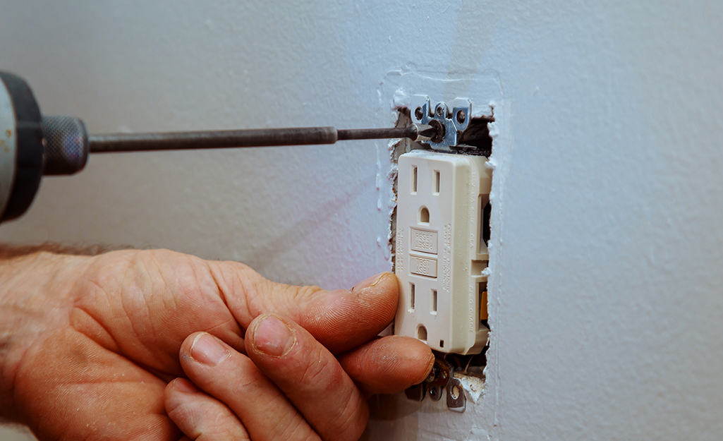 Receptacle Repair in Watkinsville